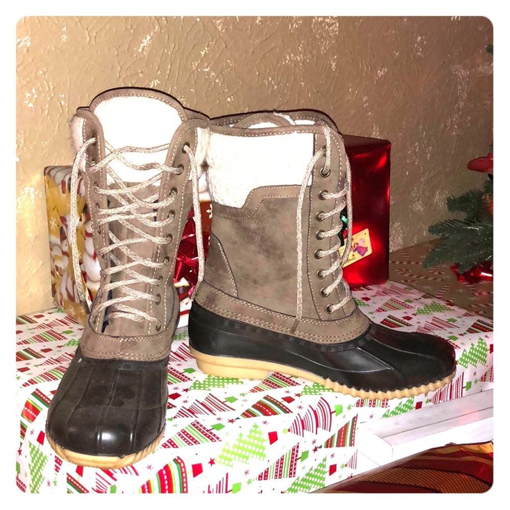 Duck boots